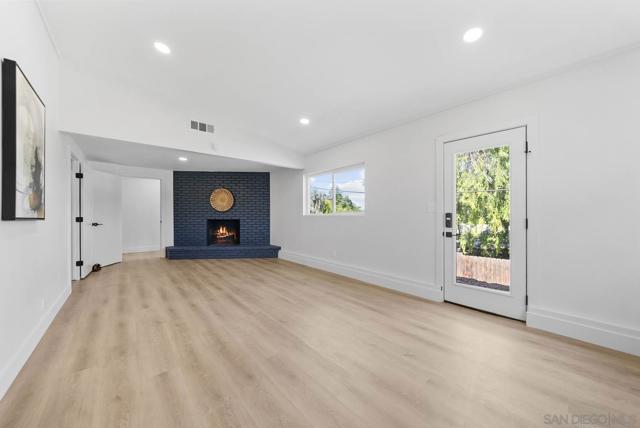 198 Croydon Ln, El Cajon CA: https://media.crmls.org/mediaz/f0d927b9-d432-479b-ad9c-6067507b261c.jpg