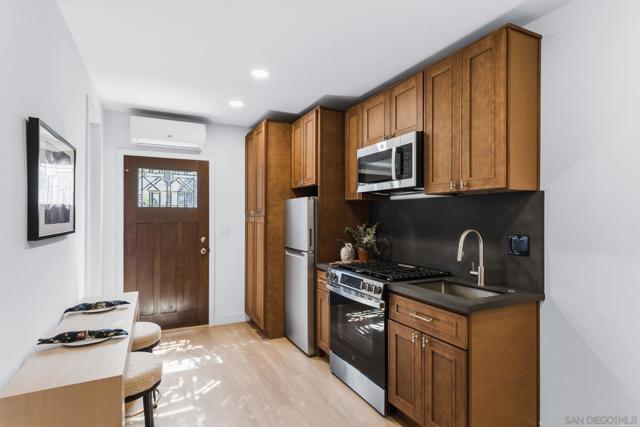 3006 Fir St, San Diego CA: https://media.crmls.org/mediaz/f0d93041-da3e-45af-921e-dcbd0c05c8d6.jpg