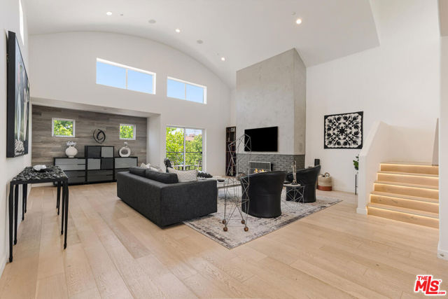 1212 Ocean Park Boulevard, 16 photo 2