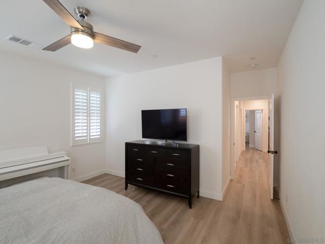1904 Avenida Senecio, Chula Vista CA: https://media.crmls.org/mediaz/f0d97096-5494-4900-be26-07e638f7402e.jpg