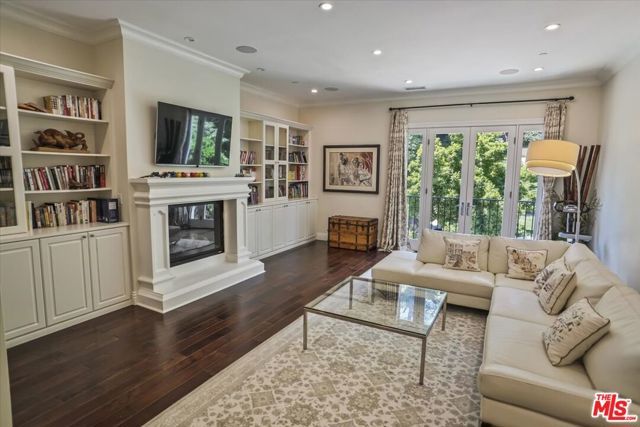 1701 Roscomare Road, Los Angeles CA: https://media.crmls.org/mediaz/f0da1684-691a-4a61-8dbe-c4c9abe5115e.jpg