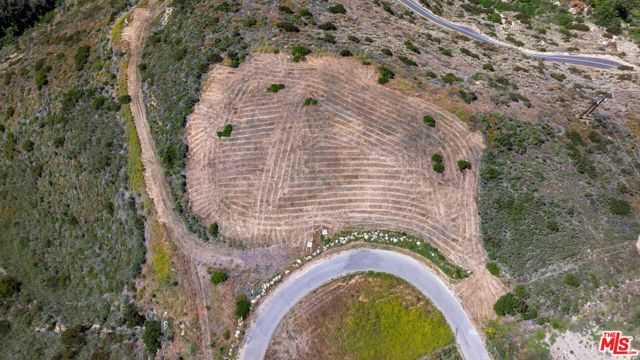 4250 Decker Edison Road, Malibu CA: https://media.crmls.org/mediaz/f0da2e05-b01b-403c-a654-f064191e967f.jpg