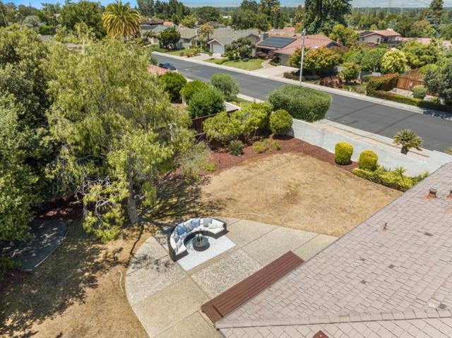 10407 Vista Knoll Boulevard, Cupertino CA: https://media.crmls.org/mediaz/f0da3906-29f3-42ad-9666-7e079666dd35.jpg