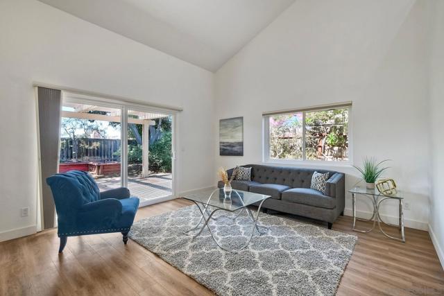 10434 Woodchuck Pt, San Diego CA: https://media.crmls.org/mediaz/f0da5b44-8abb-4e8f-82f3-3bd4611d4b32.jpg