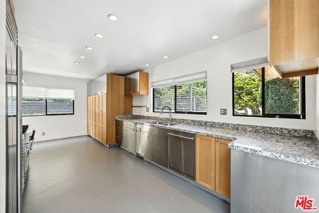 1317 Devlin Drive, Los Angeles CA: https://media.crmls.org/mediaz/f0da64de-64a0-46f5-991e-364ca43b033c.jpg