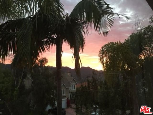 16763 Monte Hermoso Drive, Pacific Palisades CA: https://media.crmls.org/mediaz/f0da8bf8-5ca5-408f-8a52-b26414271082.jpg