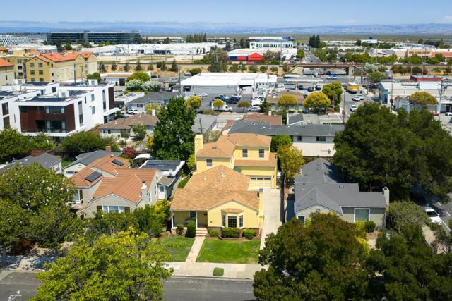 1037 Walnut Street, San Carlos CA: https://media.crmls.org/mediaz/f0dac32b-6ecf-46cc-bb78-e7fb01a1dc40.jpg