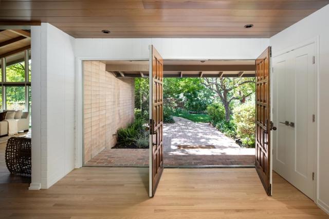 23480 Ravensbury Avenue, Los Altos Hills CA: https://media.crmls.org/mediaz/f0dbd9e2-75ae-4ef3-86a0-c005082f7a8f.jpg