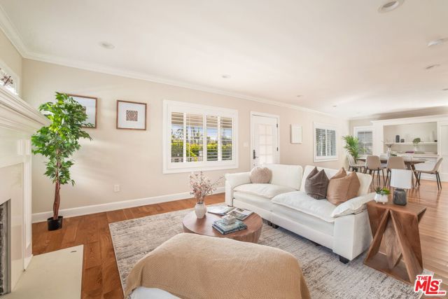 1016 S Bundy Drive, Los Angeles CA: https://media.crmls.org/mediaz/f0dc6b55-ddcd-4735-8074-e8e01f00e75a.jpg