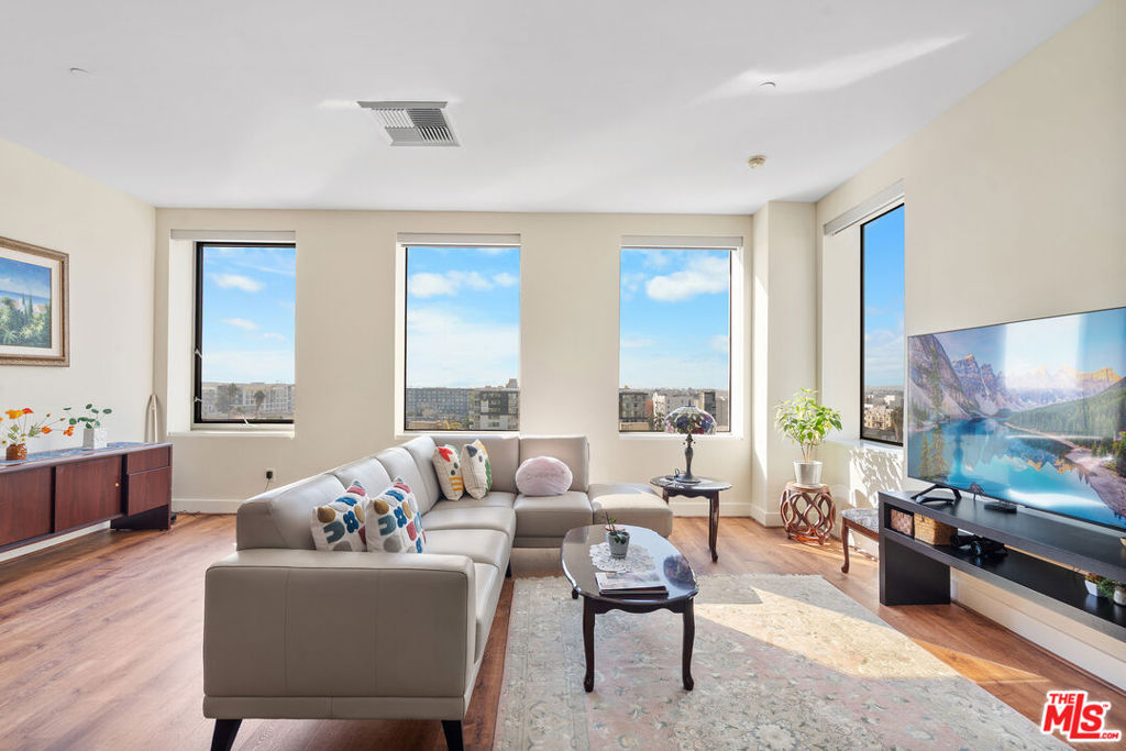 3810 Wilshire Boulevard Unit 712