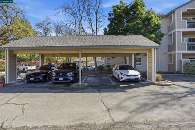 2560 Oak Rd, Walnut Creek CA: https://media.crmls.org/mediaz/f0dcee2f-388a-4e1a-873c-292b79f3c0f3.jpg