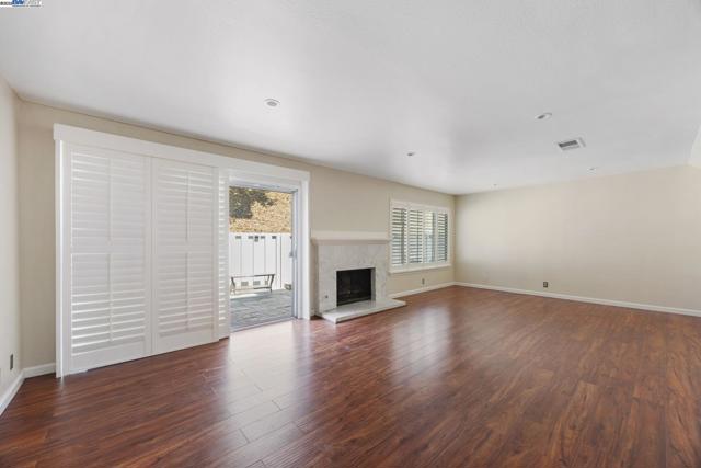 34 Chimney Rock, Oakland CA: https://media.crmls.org/mediaz/f0dd10db-7947-42ae-9fa5-b2b8f309a99a.jpg
