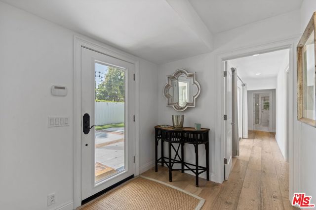 207 10th Street, Santa Monica CA: https://media.crmls.org/mediaz/f0dd2de7-b4f4-4b6a-b733-5d1056e53993.jpg