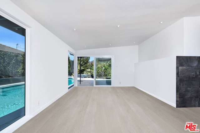 14892 Jadestone Drive, Sherman Oaks CA: https://media.crmls.org/mediaz/f0dd5c99-c92e-45fb-8b75-9a272b2fd947.jpg