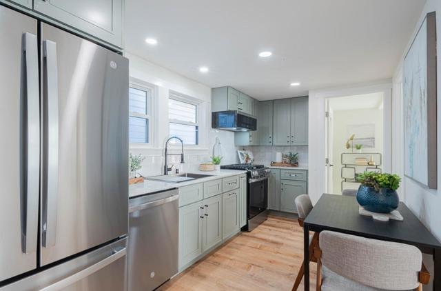 518 Cortes Street, Monterey CA: https://media.crmls.org/mediaz/f0ddb92f-c7de-4d47-ae86-ccc5e01e9561.jpg