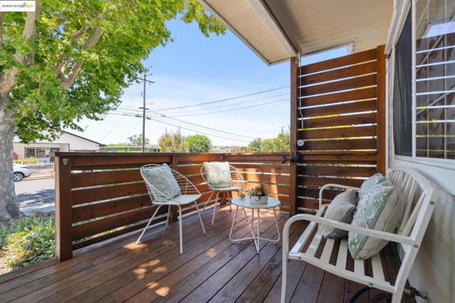 1865 Overhill Rd, Concord CA: https://media.crmls.org/mediaz/f0de21da-7aea-4b3c-a5b9-c29ce086c643.jpg