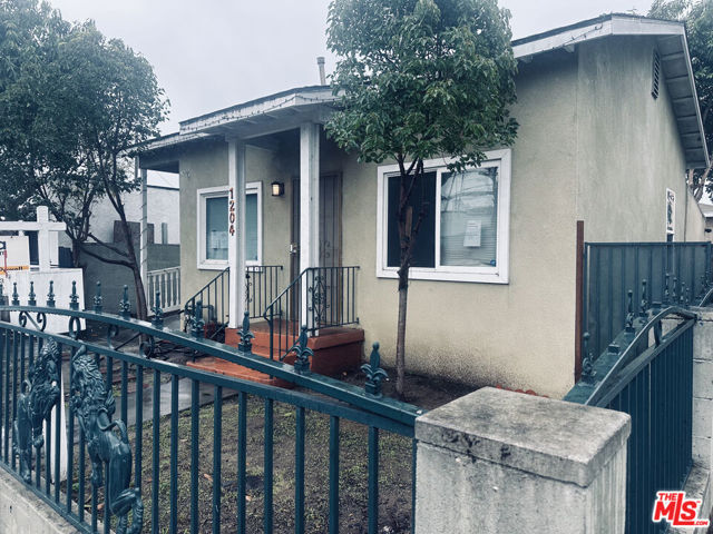 1204 Smith Place, Long Beach, California 90806, 3 Bedrooms Bedrooms, 0 ,1 BathroomBathrooms,Single Family Residence,For Sale,Smith,0,25631795