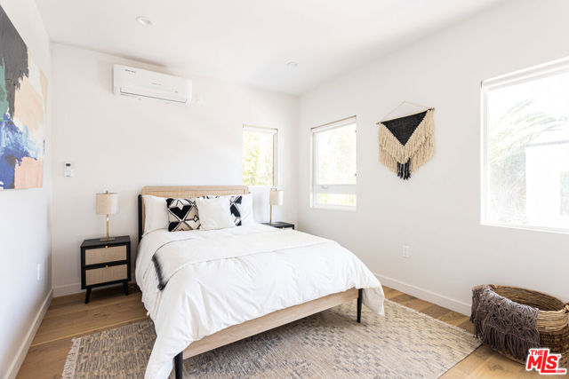 1946 1/2 Preston Avenue, Los Angeles CA: https://media.crmls.org/mediaz/f0df2fa7-e9c9-4902-8053-c75d8cf7d6c1.jpg