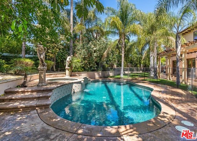 5427 Genesta Avenue, Encino CA: https://media.crmls.org/mediaz/f0df64e2-4446-4978-b37f-e9999232bc89.jpg