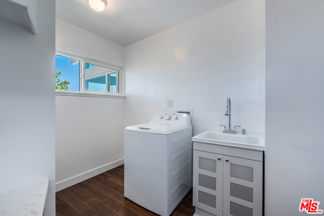 5412 S HOLT Avenue, Los Angeles CA: https://media.crmls.org/mediaz/f0dfe1dc-fe5c-42f1-a833-b0412de4dfdb.jpg