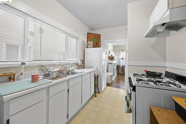 Image 29 of 42 For 4045 Manila Ave