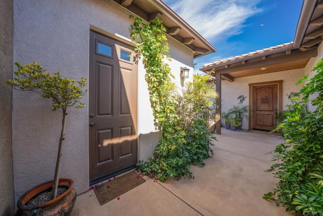 13495 Del Poniente Road, Poway CA: https://media.crmls.org/mediaz/f0e03283-7232-4139-b21f-1f31091a80a3.jpg