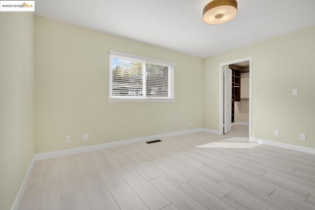 8711 Mountain Blvd, Oakland CA: https://media.crmls.org/mediaz/f0e05c2c-b82b-4d99-b1a4-44718bff0e6e.jpg