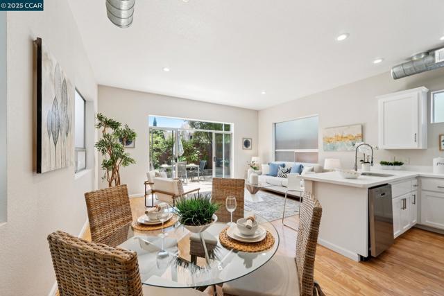 1017 45Th St, Emeryville CA: https://media.crmls.org/mediaz/f0e06bae-08f4-49f7-a732-cb2c4bca8002.jpg