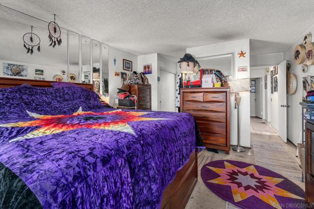 2540 Clairemont Dr, San Diego CA: https://media.crmls.org/mediaz/f0e0bd4d-8cff-48fd-805a-4b639c9faead.jpg