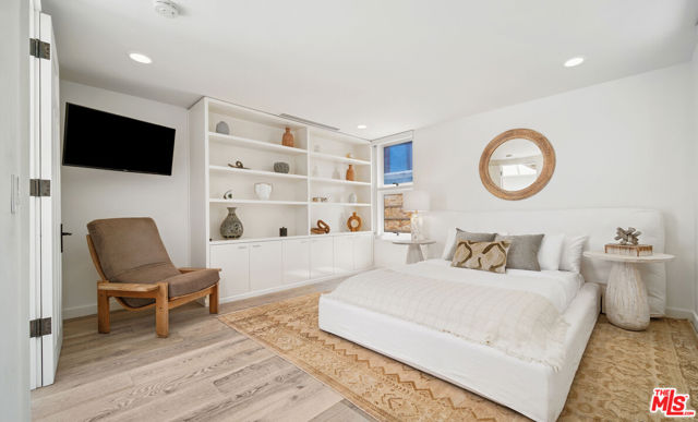 26814 Malibu Cove Colony Drive, Malibu CA: https://media.crmls.org/mediaz/f0e104d9-53f5-43c0-9d9b-25711224fe51.jpg
