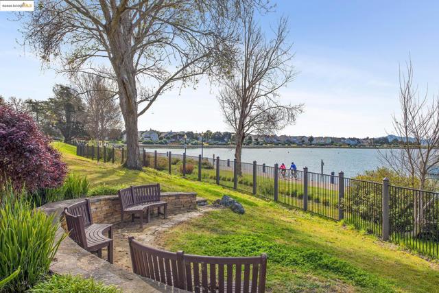 63 Lakeshore Ct, Richmond CA: https://media.crmls.org/mediaz/f0e11f47-9acc-4f31-90bd-e277a2d64aa7.jpg