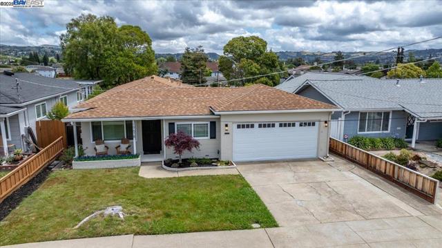 19678 Bernal Street, Castro Valley CA: https://media.crmls.org/mediaz/f0e15725-655a-4056-9bf2-ceffec4a4b00.jpg