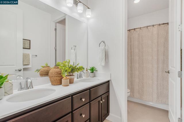 1553 S Perkins Place, Mountain House CA: https://media.crmls.org/mediaz/f0e184a3-e844-41ef-aa39-e7cd59e697ca.jpg