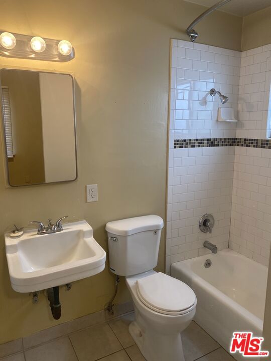 11317 1/2 Iowa Avenue, Los Angeles CA: https://media.crmls.org/mediaz/f0e18543-30b2-4234-b1aa-473532e273a9.jpg