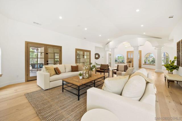 17601 Valle Verde, Poway CA: https://media.crmls.org/mediaz/f0e1abbb-190e-446c-9046-93c21da63161.jpg