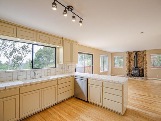 3040 Pacific Heights Drive, Aptos CA: https://media.crmls.org/mediaz/f0e210cb-8791-44b4-a23e-faefc5ffccd3.jpg