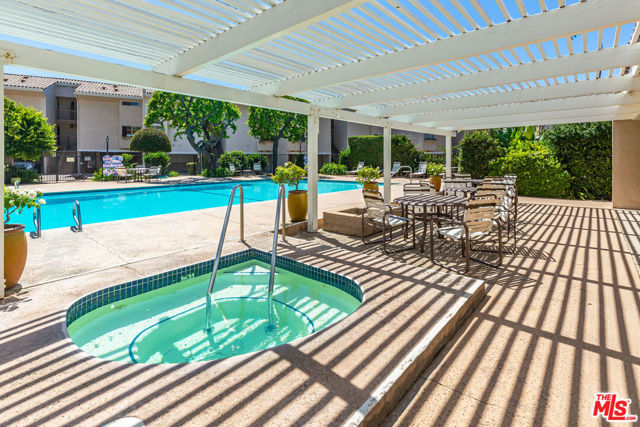 23914 De Ville Way, Malibu CA: https://media.crmls.org/mediaz/f0e26fbc-1d7d-4a9e-8898-6a855fa548ca.jpg