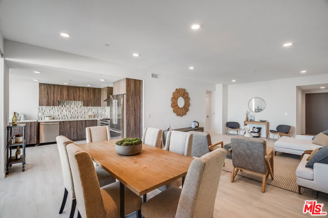 1021 S Shenandoah Street, Los Angeles CA: https://media.crmls.org/mediaz/f0e28d0f-c4e5-40e4-b0a6-790bdc6a4cce.jpg