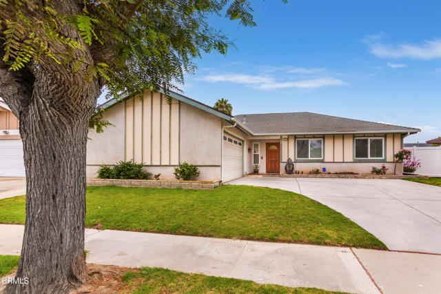 2060 Olga Street, Oxnard CA: https://media.crmls.org/mediaz/f0e33b84-9fb7-4c10-8e9f-1334fc9eb883.jpg