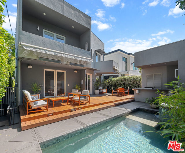 8735 Dorrington Avenue, West Hollywood CA: https://media.crmls.org/mediaz/f0e3523e-e687-4fab-abf5-931e86bc1b18.jpg