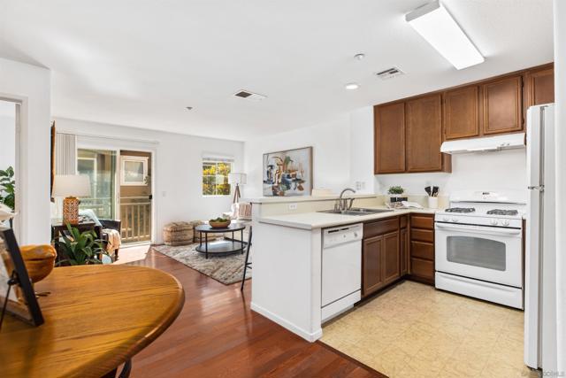 514 62Nd St, San Diego CA: https://media.crmls.org/mediaz/f0e35c49-70ad-43e0-b8f6-194eb7cd00d8.jpg