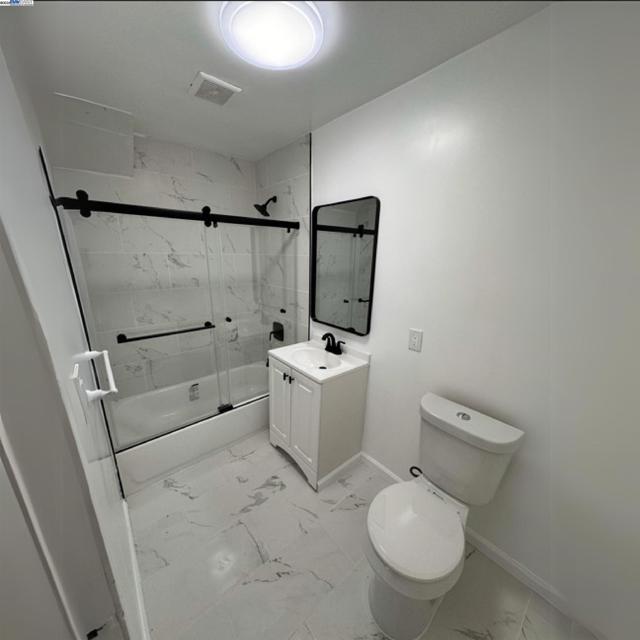 1108 Chestnut St, Oakland CA: https://media.crmls.org/mediaz/f0e37b54-950e-459b-8ecc-028f785536b6.jpg