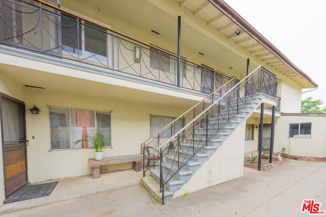 10039 Haines Canyon Avenue, Tujunga CA: https://media.crmls.org/mediaz/f0e4692b-eda7-4085-b495-087be445609e.jpg
