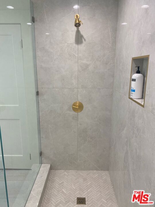 1825 Midvale Avenue, Los Angeles CA: https://media.crmls.org/mediaz/f0e496cd-d603-4bb6-84c2-550174aec84e.jpg