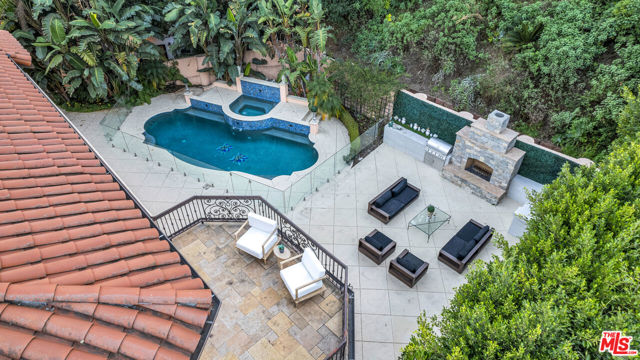 1447 San Ysidro Drive, Beverly Hills CA: https://media.crmls.org/mediaz/f0e4e5a0-5099-4560-9c84-fb2b02f7db02.jpg