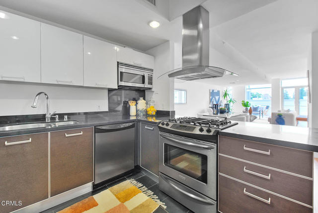Detail Gallery Image 6 of 28 For 35 N Raymond Ave #414,  Pasadena,  CA 91103 - 3 Beds | 2/1 Baths