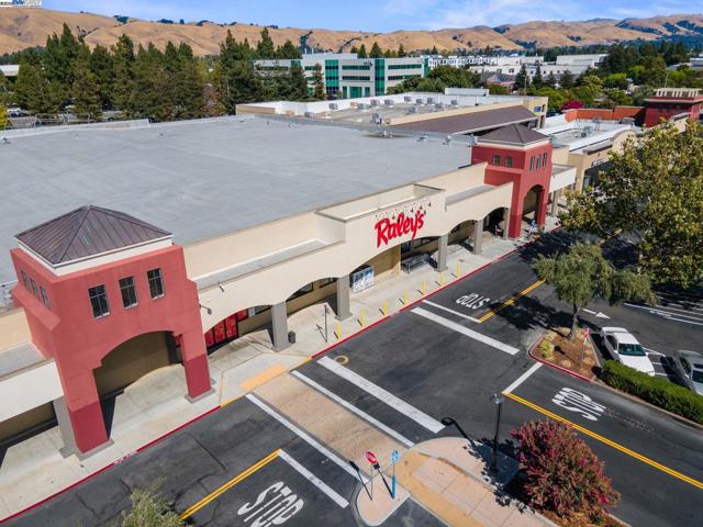 4403 Burke Way, Fremont CA: https://media.crmls.org/mediaz/f0e56b31-bc2b-4e9d-9d47-33b894fadaca.jpg