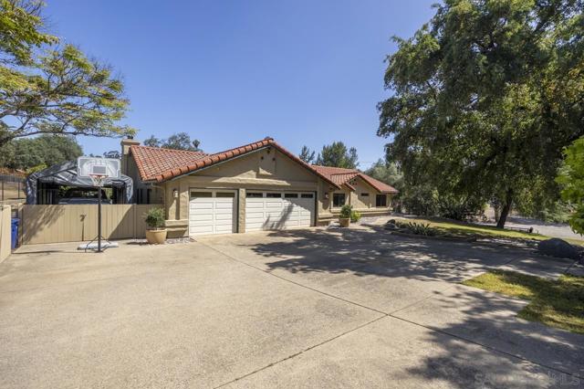 1603 CAMINO DEL SEQUAN, Alpine CA: https://media.crmls.org/mediaz/f0e58318-2e9f-492d-801d-20ef57a352ae.jpg