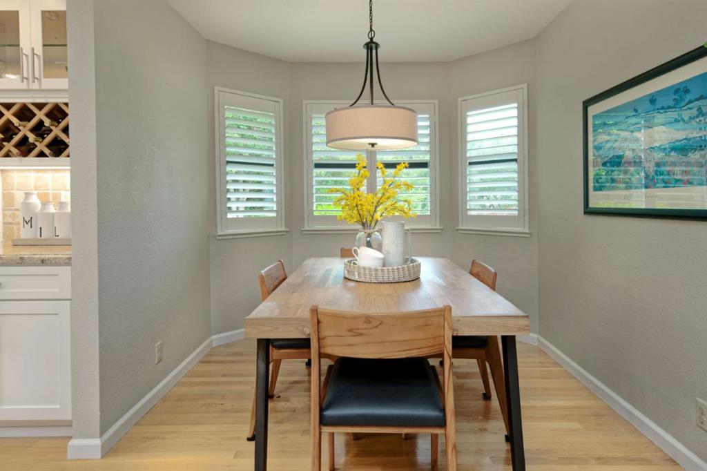 https://media.crmls.org/mediaz/f0e597f6-4594-4073-98cd-cca303fe601e.jpg?preset=X-Large