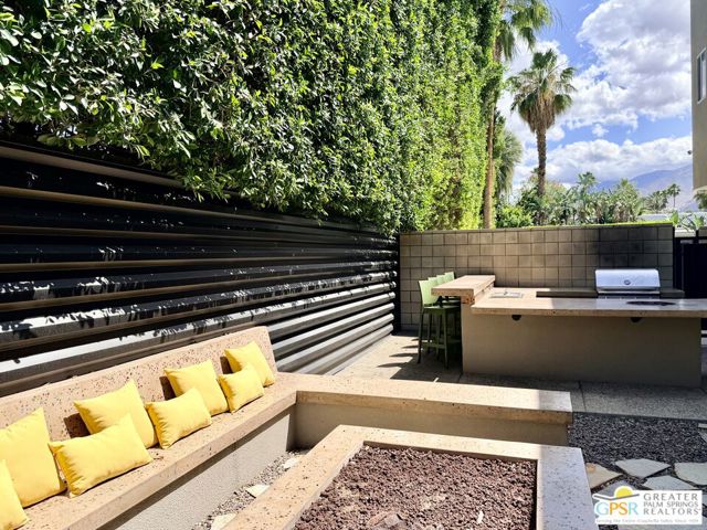 588 E San Lorenzo Road #204, Palm Springs, CA 92264
